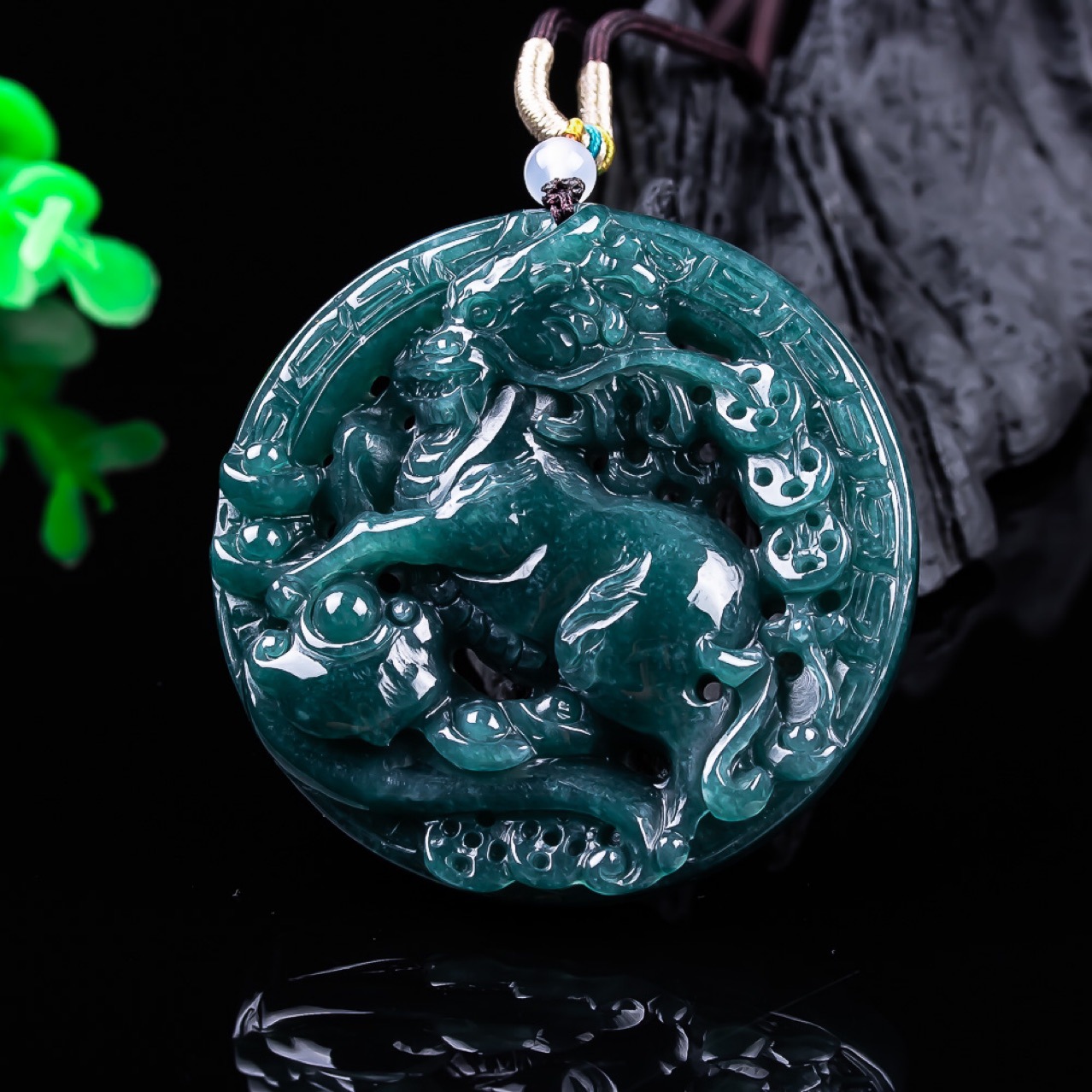 Vintage Fashion Necklace - Pingente de Dragão em Jadeite Birmanês,