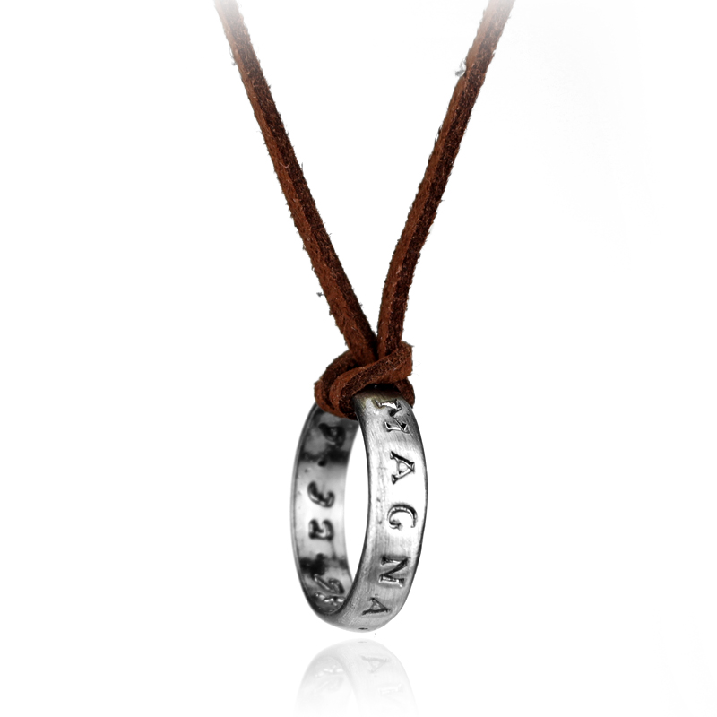 Colar de Couro com Pingente de - Vintage Fashion Jewelry avaliação e preço